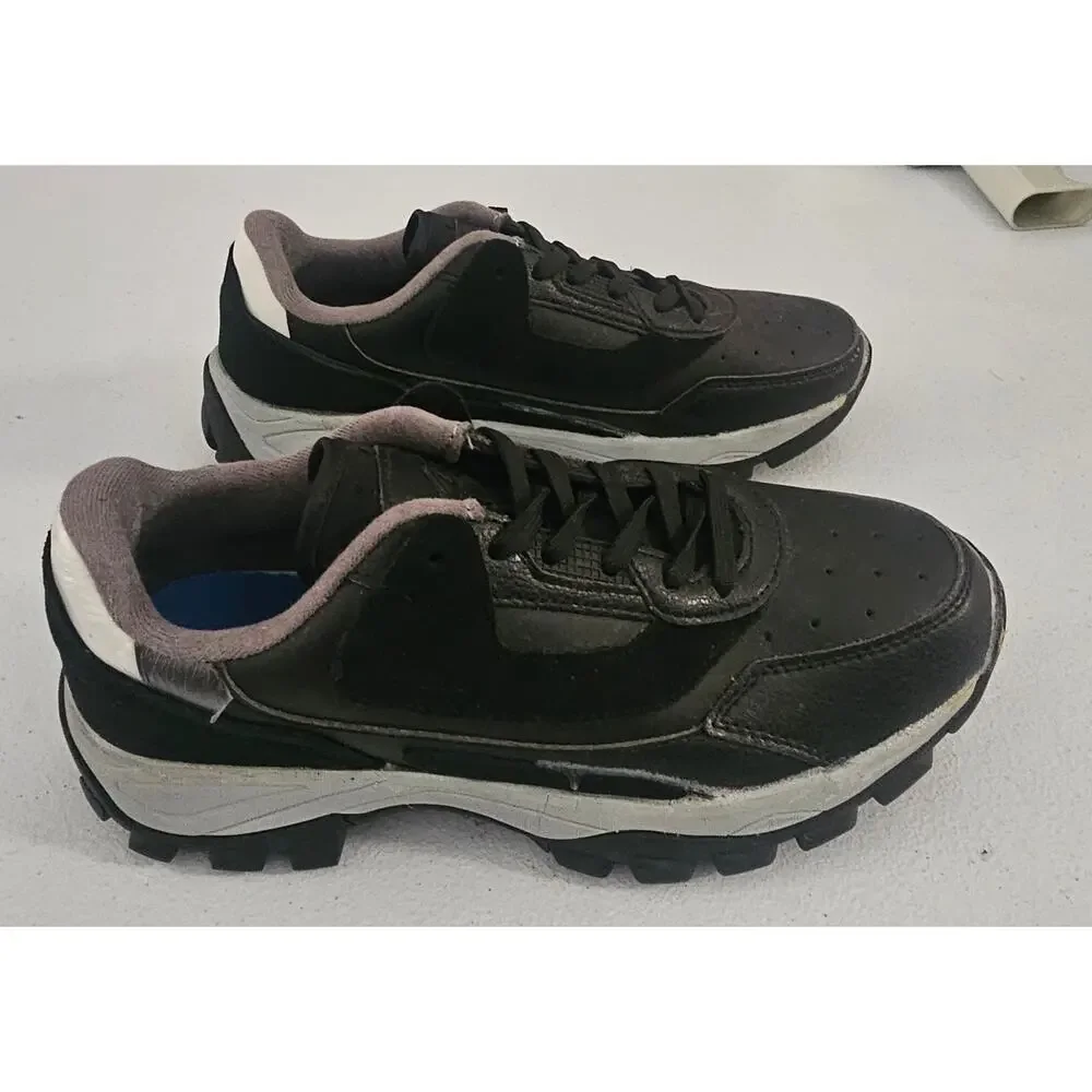 NWOB Boy's Lace up Sneakers Size EU37 US 5- 5.5